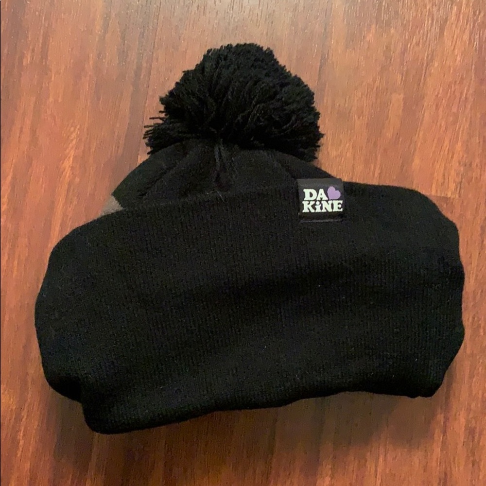 Striped puff hat - Picture 2 of 3